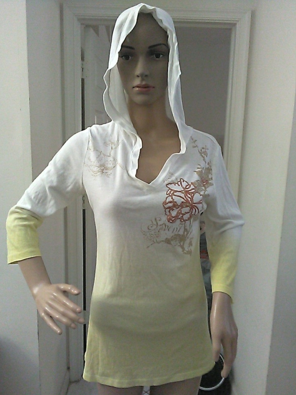 NWOT Seven7 OMBRE White Light Yellow Hooded 3/4 Sleeve Top Floral Print SZ. M